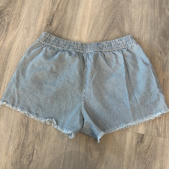 Aerie Blue Jean Shorts with Frayed Hem size small - Picture 8 of 8